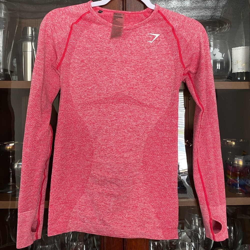 NWOT Women’s Gymshark Fitted Long-sleeve Top with Thumb Holes